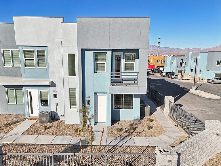 Centennial Townes — Photo 18