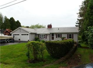 92 Summit Ave, South Kingstown, RI 02879