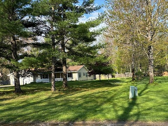3rd image of 680 Robinhood Ln