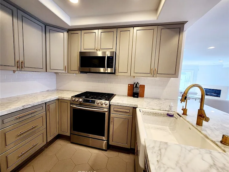 1920 Malcolm Ave #401 — Photo 8