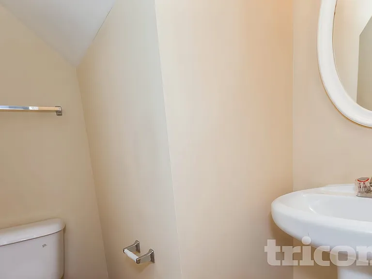2435 Cornell Cir — Photo 14