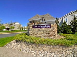 2964 Village Ct, Chanhassen, MN 55317