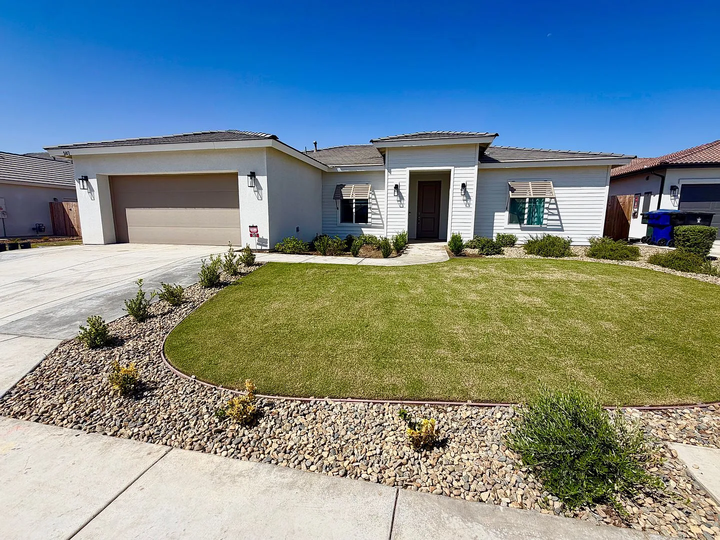 Your dream home awaits! Experience the cozy charm of this beautiful Bakersfield residence! — Photo 1