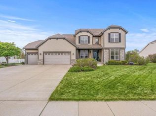 638 Stoecker Farm Ave, Mukwonago, WI 53149