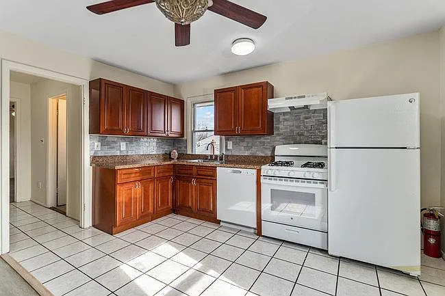 2 bed, 1000 sqft, $2,000 — Photo 2