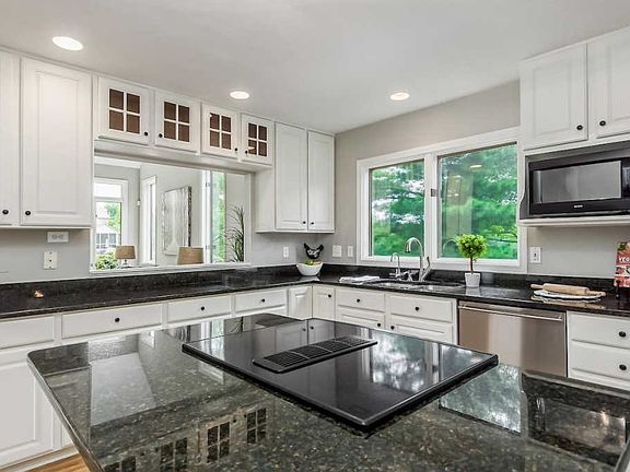 3rd image of 6021 Glenbarr Pl