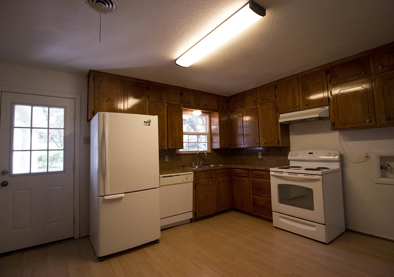 Fabulous Home-Close to UNT — Photo 4
