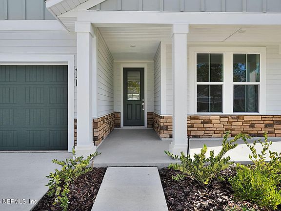 4th image of 828 GOLDENROD Drive