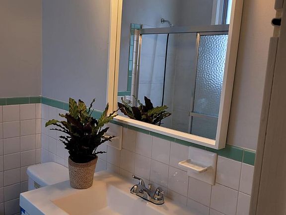 4th image of 6660 Hull Ave #2