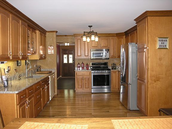 4th image of 16441 Mark Ln