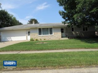 1905 Perry Ct, Sycamore, IL 60178