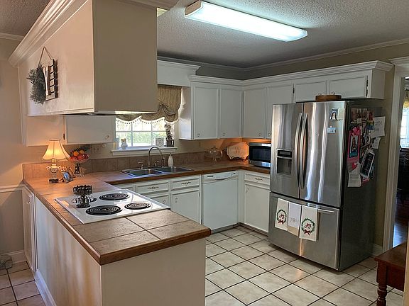 3rd image of 1101 Broadmoor Blvd