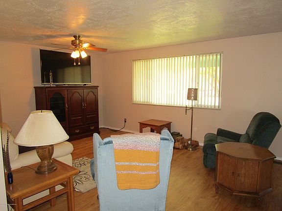 4th image of 1805 Cliffside Dr