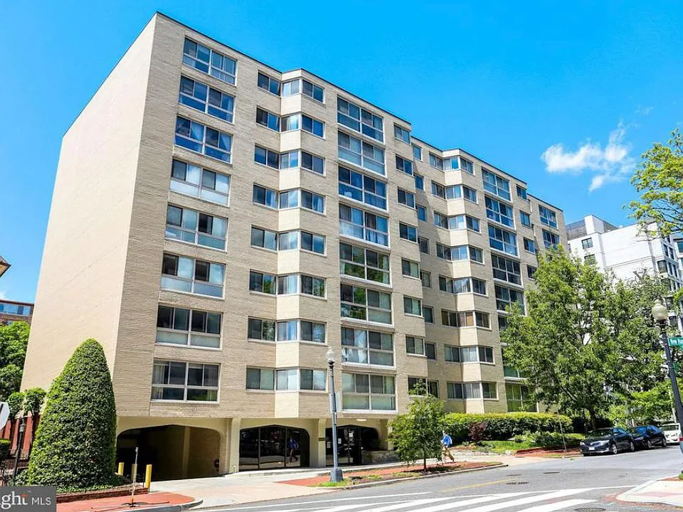 922 24th St NW #105B