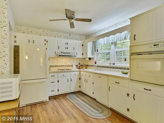 3rd image of 9543 Barkwood Ct