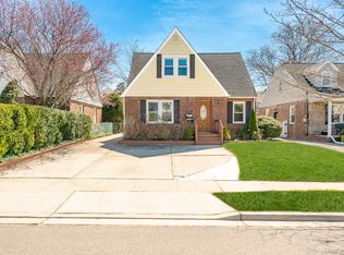 14 Milton Court, Rockville Centre, NY