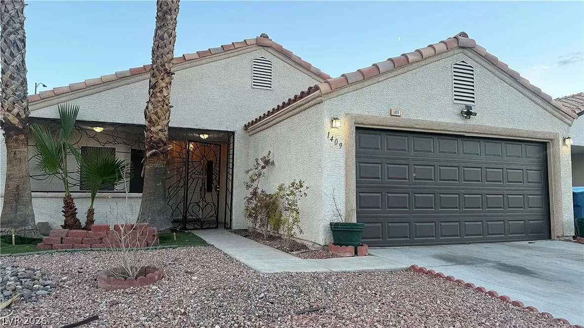 3 bed, 2.0 bath, 1300 sqft, $1,875 — Photo 2
