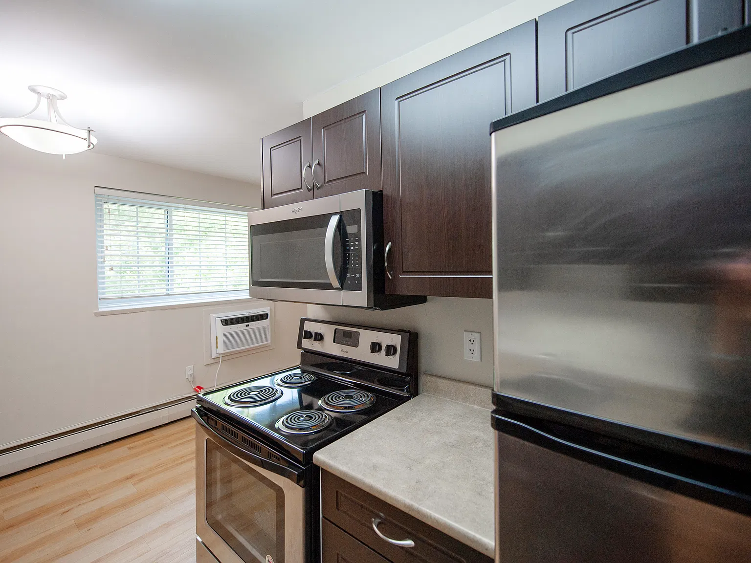 1080 Moncton Avenue — Photo 3