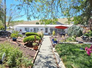 380 Meadowlark Ln, Moxee, WA 98936