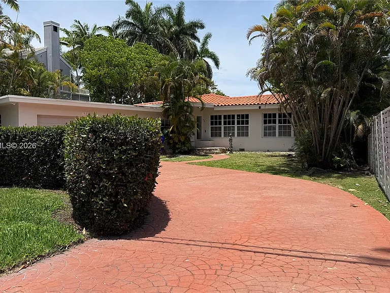 921 Belle Meade Island Dr — Photo 1