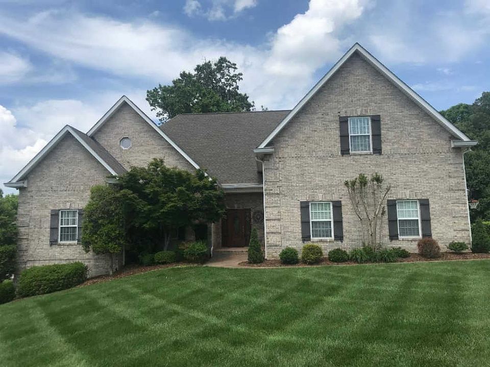 1st image of 401 Arrowhead Dr