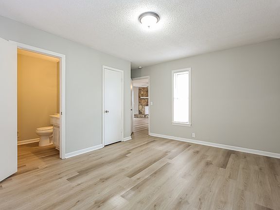 5th image of 421 Sellwood Cir