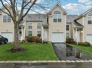 223 Kettles Lane, Medford, NY 11763