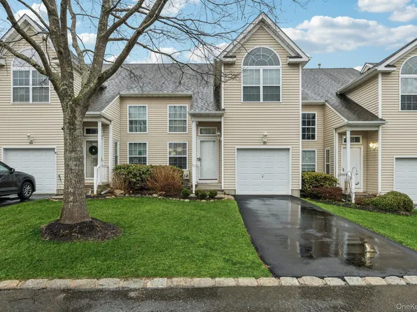 223 Kettles Lane, Medford, NY 11763