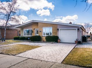 8513 W Bruce Dr, Niles, IL 60714