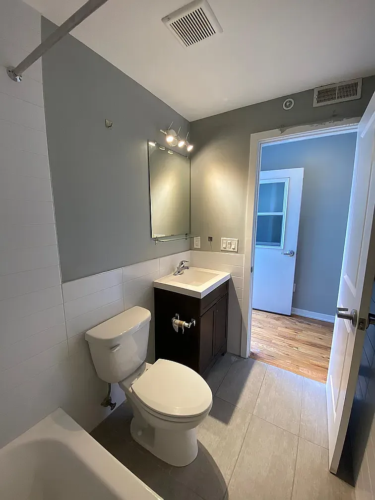 Studio, $875 — Photo 4