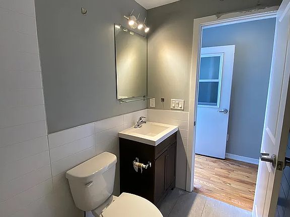 4th image of 533 N Budd St #3B