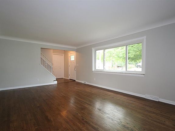 5th image of 9493 Leebrook Dr