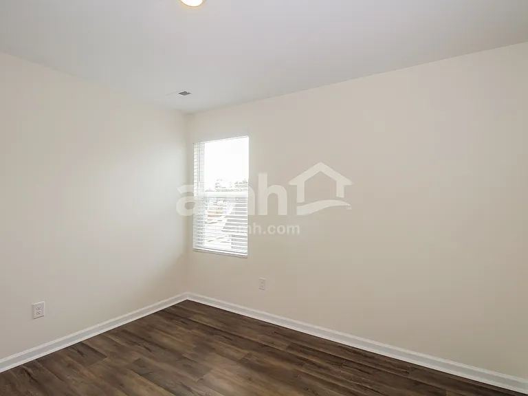1359 John Swann St — Photo 14