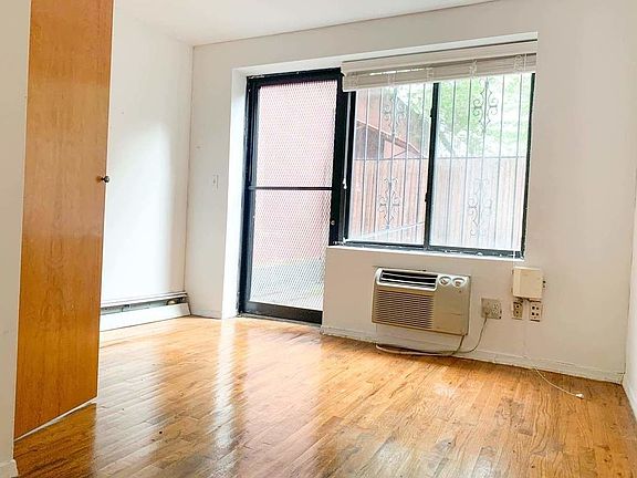 2nd image of 530 W 47th St #A1