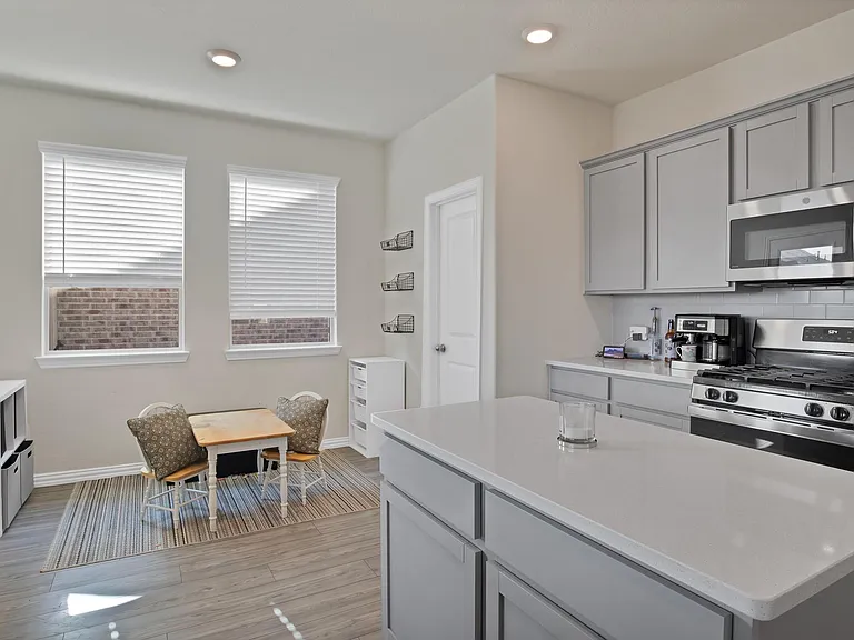 621 Ridgeback Trl — Photo 5