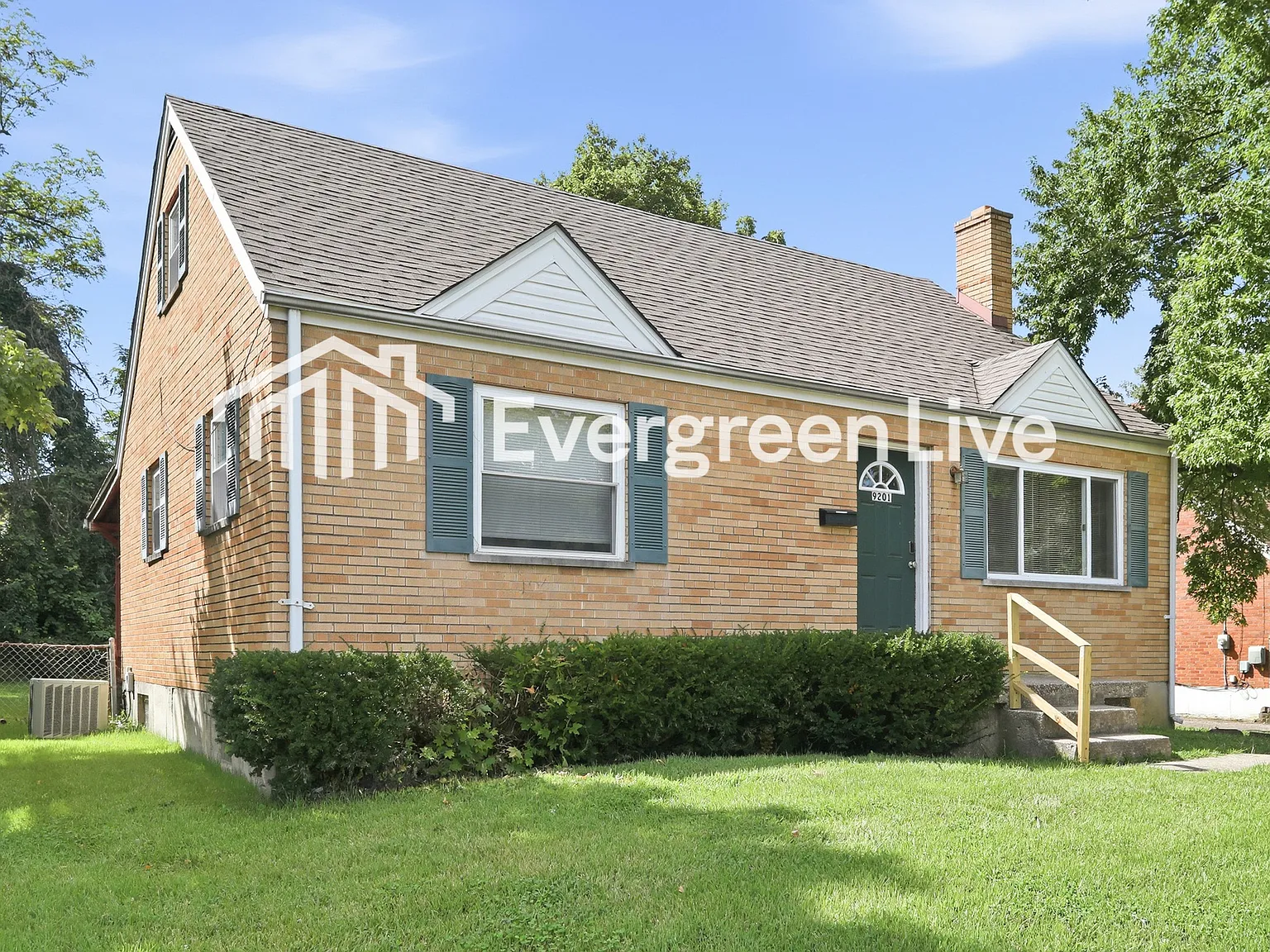 4 bed, 2.0 bath, 1359 sqft, $1,645 — Photo 2