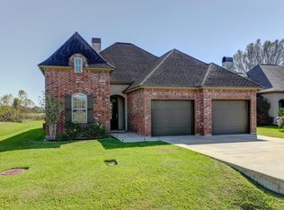 511 Braxton Dr, Youngsville, LA 70592
