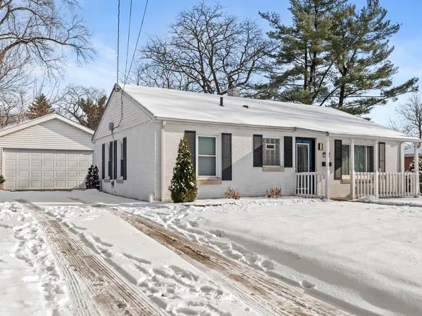 726 Yellowstone Rd, Valparaiso, IN 46385
