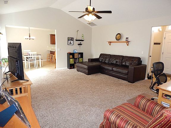4th image of 403 Ironwood Ln