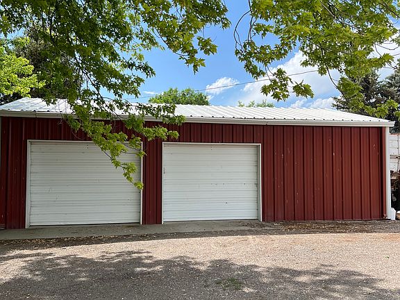 Detached garage