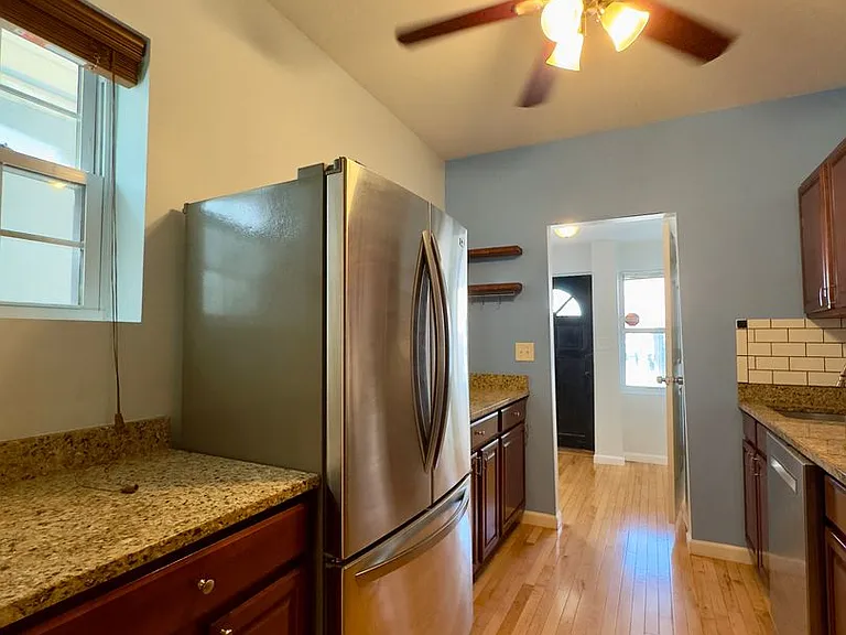 934 S East Ave — Photo 8