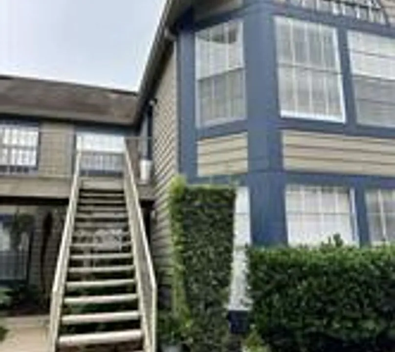 942 Bakewell Ct #206