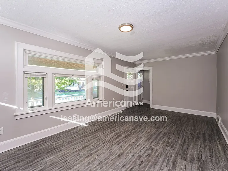 479190_005_living_room_5.jpg