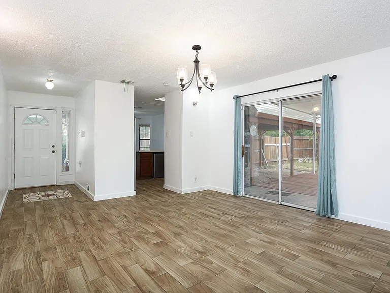 7068 Beech Trail Dr — Photo 5
