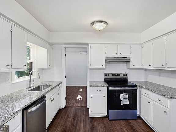 2nd image of 4919 Thames Ct