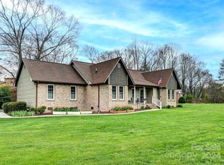 25 Fairway View Dr, Etowah, NC 28729