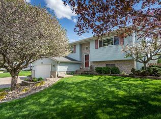 1105 6th St, Hampton, IL 61256