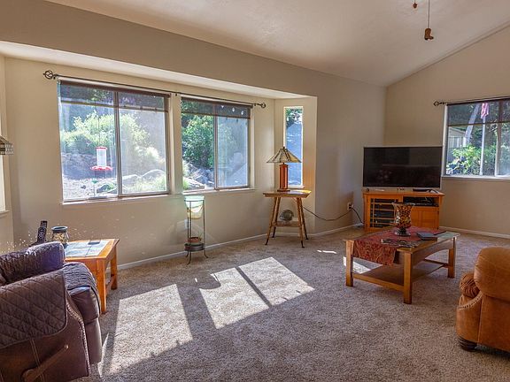 4th image of 20190 Midland Dr