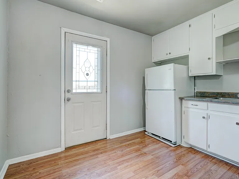 21830 SE 44th St — Photo 6