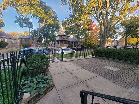 2nd image of 5632 N Rockwell St